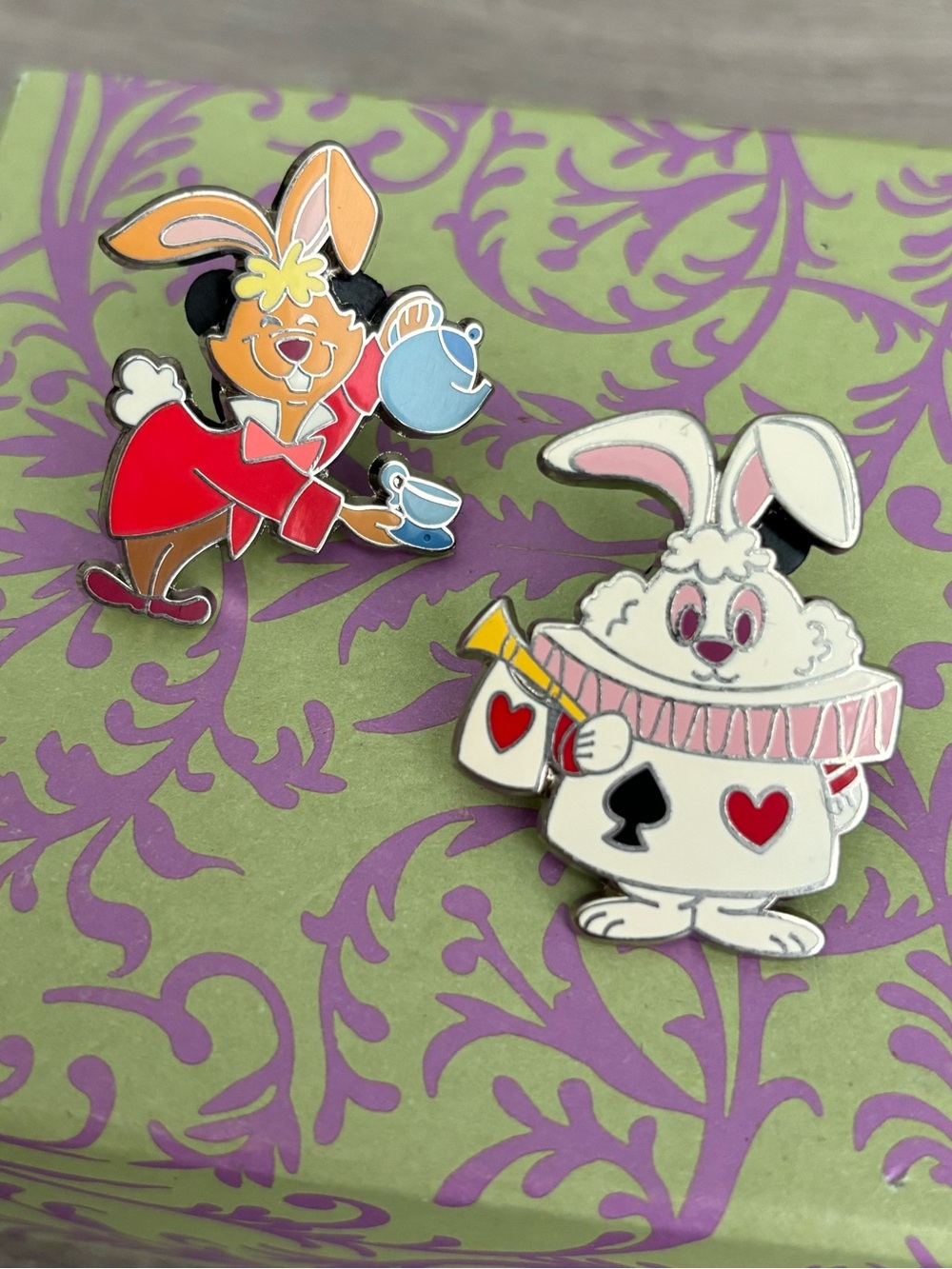 Disney Alice in Wonderland set of 2 pins
